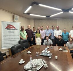 Associação de Engenheiros e Arquitetos de Campo Largo discute convênio técnico com a Prefeitura