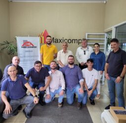 Associação de Engenheiros e Arquitetos de Campo Largo realiza visita técnica em empresa de sistema construtivo seco