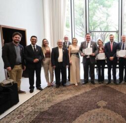 APES é homenageada pela Assembleia Legislativa do Paraná pelos 51 anos de fundação