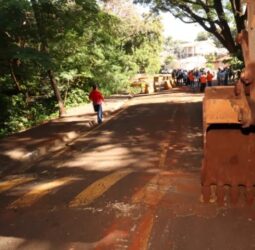 Crea-PR e CEAL realizam fiscalização integrada em obra de drenagem no fundo de vale do córrego Água Fresca
